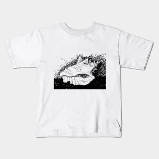 Listen to the sea. Seashell drawing. Kids T-Shirt